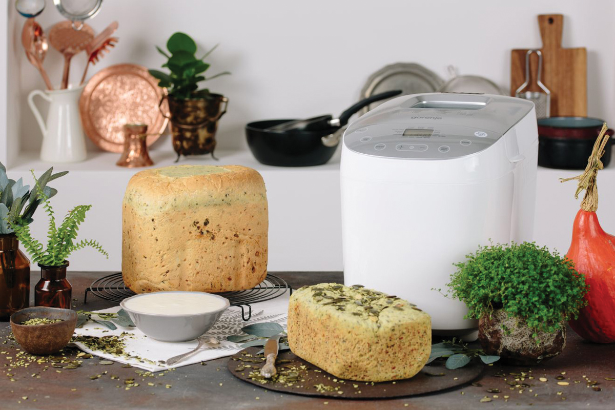 Vruć domaći hleb svako jutro uz mini pekaru