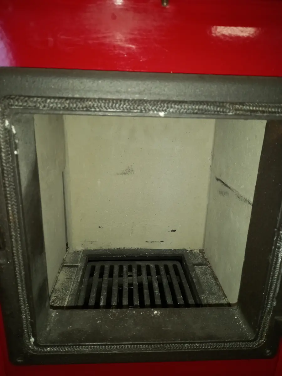 Peć na čvrsto gorivo MBS HERA, crvena