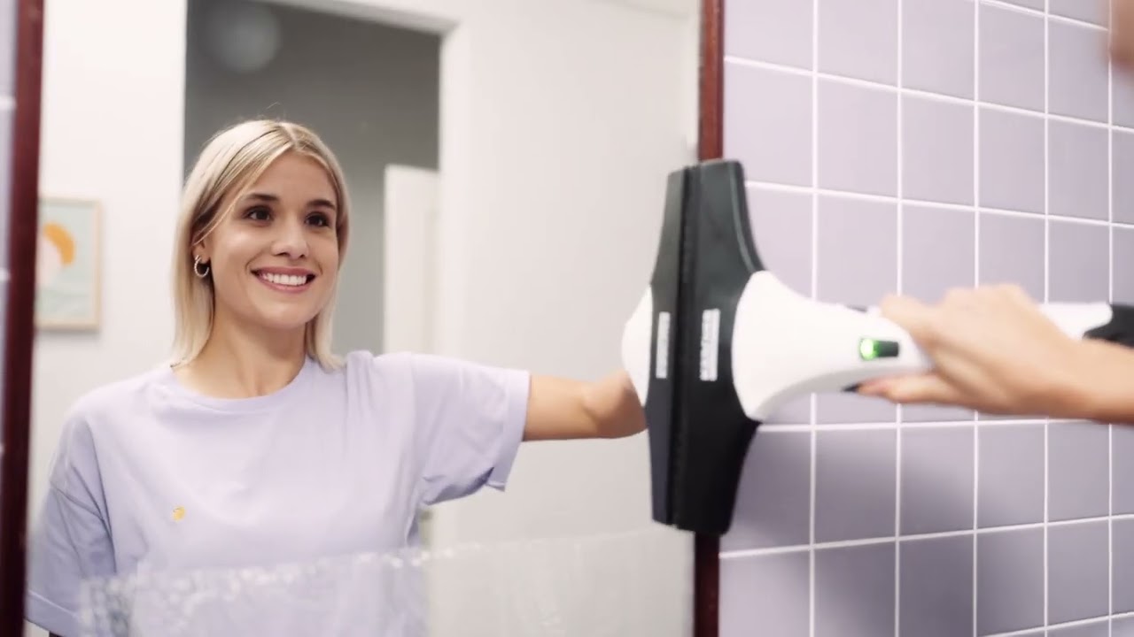 Usisivač za prozore Karcher WV2 Plus AKU video thumbnail