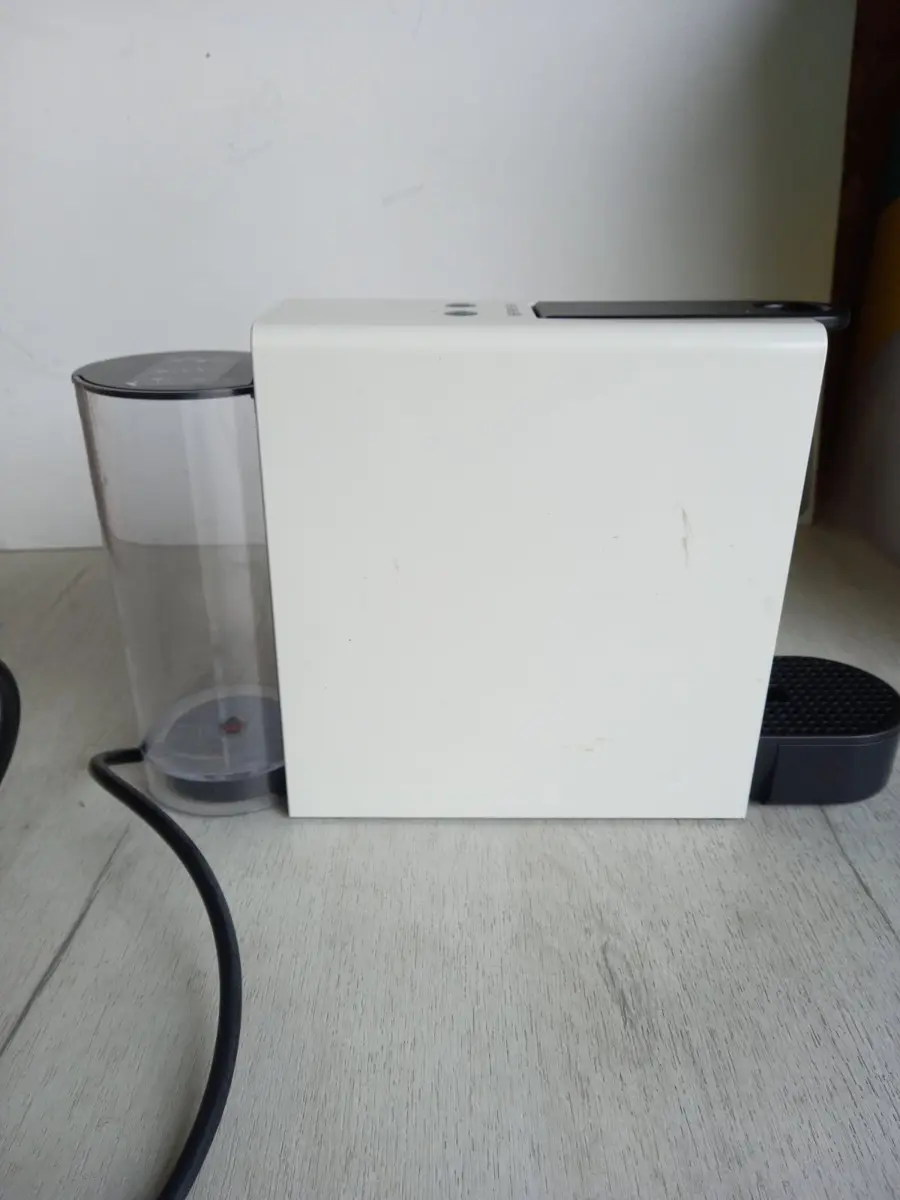  Nespresso Aparat za kafu Essenza Mini B beli