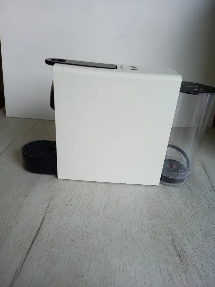  Nespresso Aparat za kafu Essenza Mini B beli